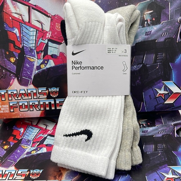 Nike Everyday Cushioned Training Crew Socks (3 Pairs)
Size M - m6-8; w6-10; - Picture 6 of 16